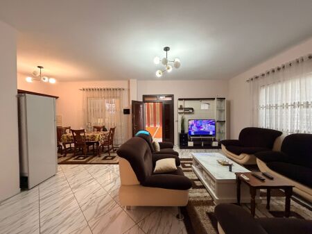 Jepet me qira shtepi private 2+1  Tek 3 Casa Italia, tek treshi