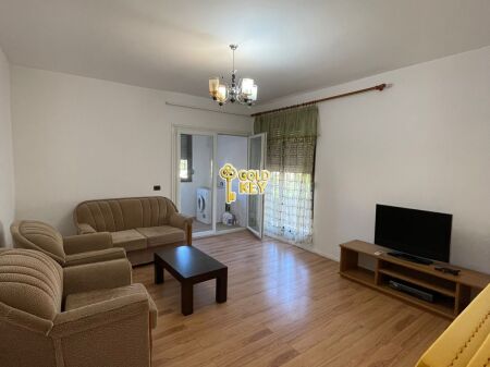  APPARTAMENTO IN AFFITTO 2+1+2 CON BALCONE – VICINO ALLA SCUOLA DY GJELAT, DURRËS