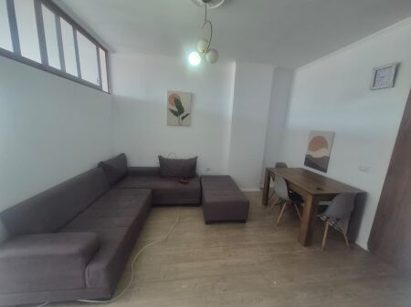 Shitet apartament në mistomame