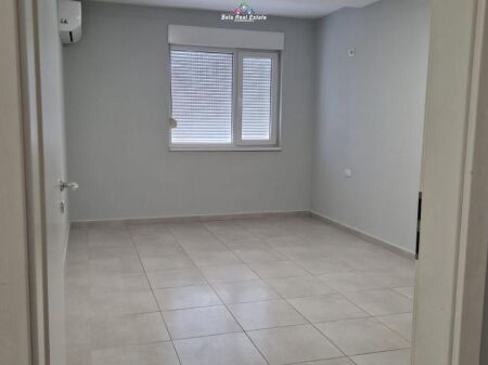 Ufficio in Affitto 1+1 Vicino 21 Dicembre (ID BZ2980) Tirana