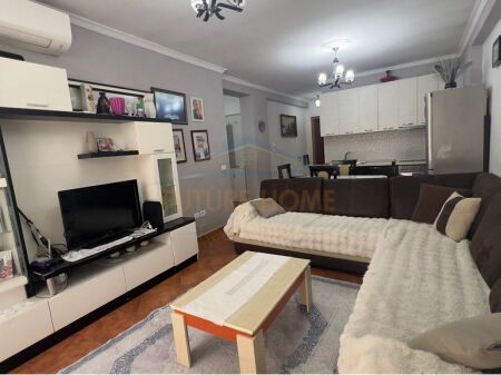 Shitet,Apartament 2+1, Misto Mame