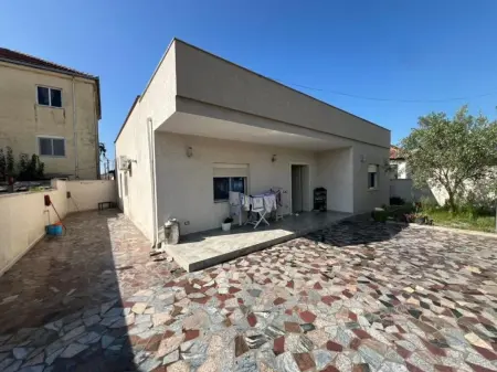 Casa Privata in Vendita a 4 Rrugët, Shijak