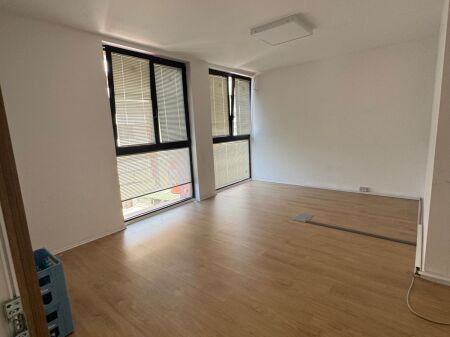 UFFICIO IN AFFITTO 260M2 VIA KAVAJES
