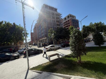  Shitet apartament 1+1  Rruga “5 Maji”, Tiranë