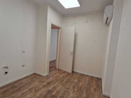 Ufficio In Affitto 2+1 In Via Dritan Hoxha (ID BZ2981) Tirana