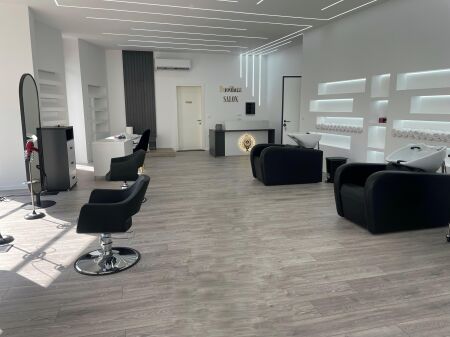 Locale Commerciale in Affitto su Strada - Camino!!
