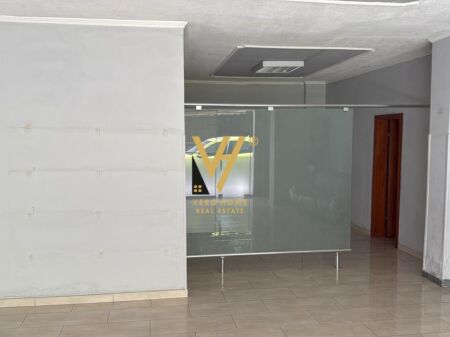 LOCALE COMMERCIALE IN AFFITTO 60 M2 IN PIAZZA WILLSON 600 EURO