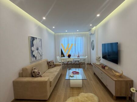 JEPET APARTAMENT 1+1+BLK ME QIRA NE BLLOK 750 EURO