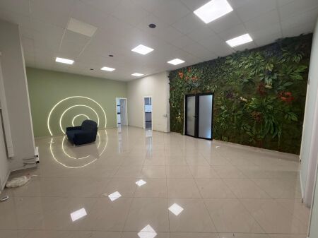  Ufficio in affitto   Di fronte all'Ospedale Americano 3, con vista sulla strada principale 