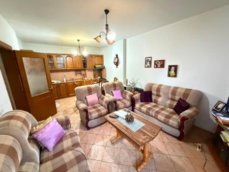  Appartamento 1+1 in affitto   Indirizzo: Di fronte a Square 21 Prezzo: 45.000 lek/mese