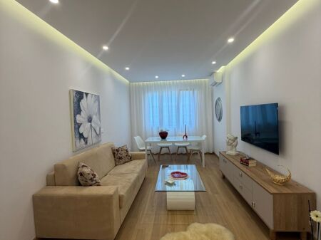 Jepet me qera apartament 1+1 i mobiluar tek Fakulteti Juridik