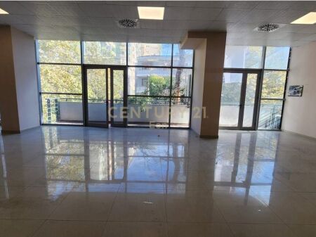 Locale Commerciale in Affitto nella zona dell'ex Distretto a Durrës !