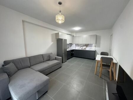 Apartament 3+1 per qira tek Rruga 5-Maji.