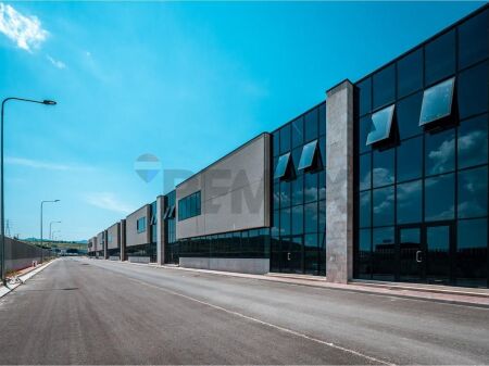 Capannone in vendita 700 m2