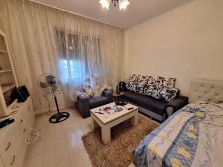 Apartament 2+1 me qera ne kombinat  300 euro