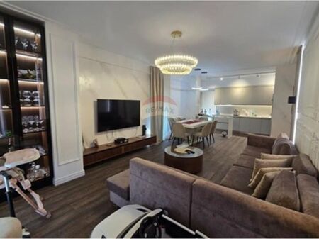 Apartament 3+1+2 poste parkimi me qira Zogu I Zi