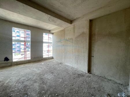 Apartament 2+1+2, Komuna e Parisit ne Shitje tek Kompleksi White Tower