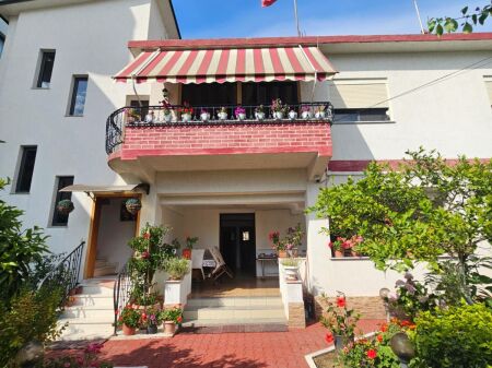  SHITET GODINË MULTIFUNKSIONALE – IDEALE PËR HOTELERI, AZIL OSE BIZNES AKOMODIMI