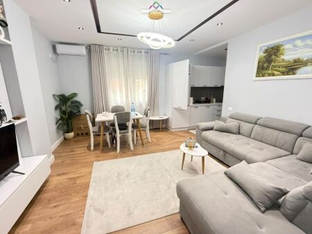 Appartamento in affitto 2+1 vicino a 21 Dhjetorit (ID B220312) Tirana