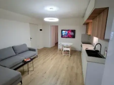 Rent | Apartament 2 + 1 | Rruga e Barrikadave | 600 €/month