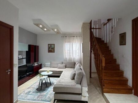 In vendita, Appartamento Duplex, Fresk, Tirane.