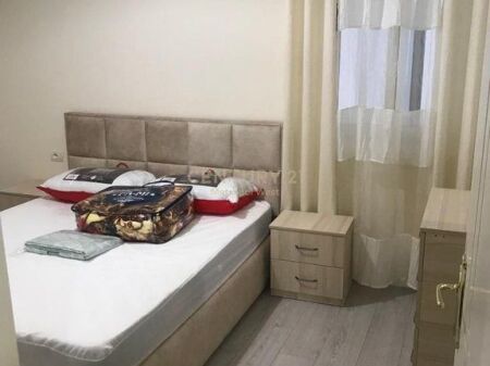 Jepet me qera apartament 1+1 dhe 1 post parkimi mbi kompleksin Grand tek Tregu Elektrik