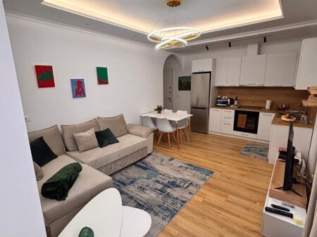 Apartament 1+1 me qera perballe Le Bon tek Zogu i Zi