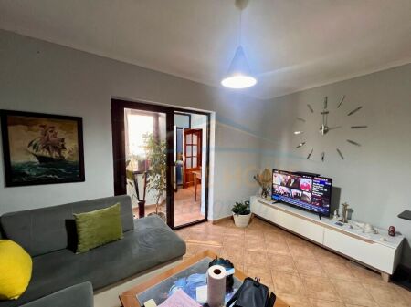 Qera, Apartament 2+1+2, Rruga Petro Nini Luarasi, Tiranë.