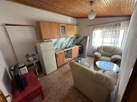 Apartament 1+1 me qera tek Komuna e Parisit