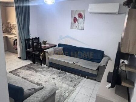 Ofrohet për qira pranë Shkolla Partizani, te Selvia një apartament komod dhe i mobiluar, i pozicionuar në një zonë shumë të aksesueshme dhe pranë të gjitha faciliteteve të nevojshme.