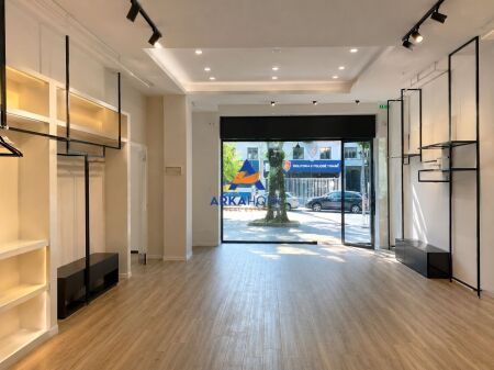 NEGOZIO IN AFFITTO 60 M² " MYSLYM SHYRI " 1.300 EURO