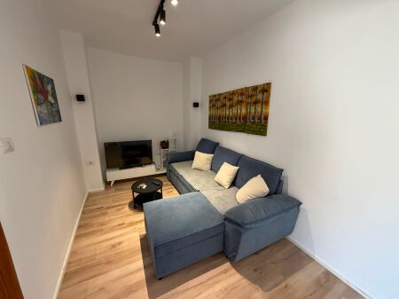  QERA Apartament 1+1 Me Parking  Prane Medresese    