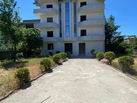 VENDESI PRIVATO IN VENDITA 4 PIANI + 980 M2 TERRENO - URA INSTITUT