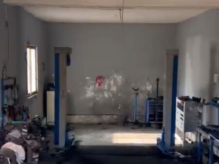 Offresi in affitto servizio auto sulla strada secondaria Autostrada Tirana / Durres