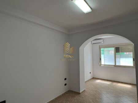 Qira, Ambient biznesi 1+1, Bllok, 55.000 Leke/muaj