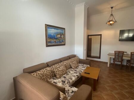 QIRA: Apartament 1+1 - Blloku i Ambasadave