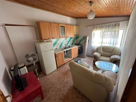 Jepet me qera apartament 1+1 Te Komuna te Shk At Zef Pllumi