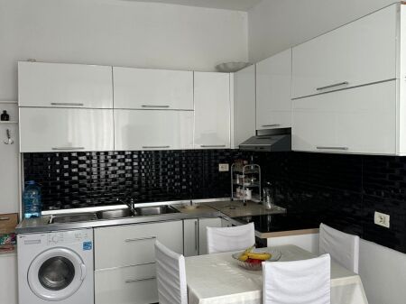 APARTAMENT PËR SHITJE - ZONA PALLATET AGIMI, PËRBALLË SHALLVAREVE