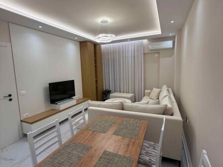 Apartament 1+1 me qira vjetore në Lungomare, Vlorë