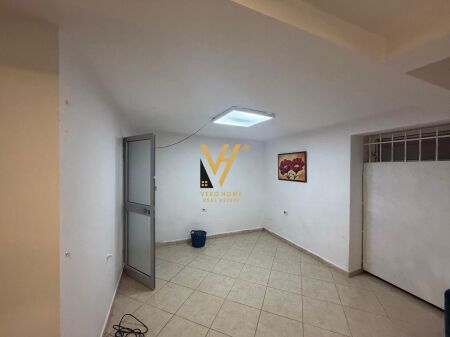 BUSINESS PREMISES FOR RENT 23 M2 NEAR DINAMO STADIUM 30,000 LEKE