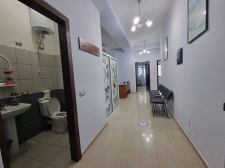 Locale commerciale in vendita a Lezhë 105 m²