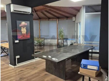 UFFICIO SERVIZI 153M2 PRESSO RRG KAVAJES