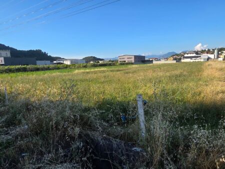 Terreno in vendita a Vaqarr vicino alla strada/ vicino al Ristorante Castello