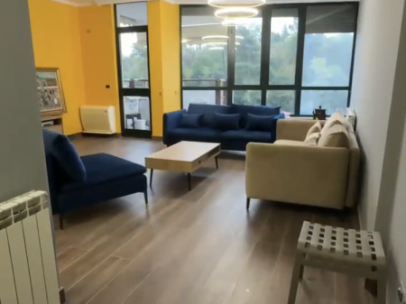 Jepet me qera apartament liqeni artificial
