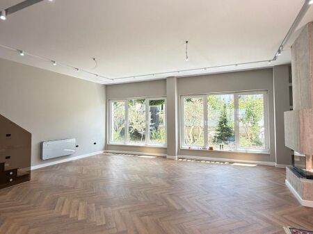 Modern Villa with Private Pool for Rent – Rolling Hills Residence