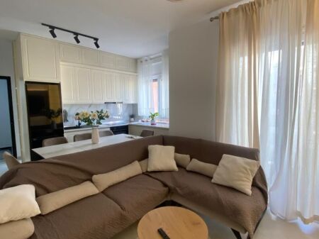  Apartament 2+1+2 me qira – Pazari i Ri