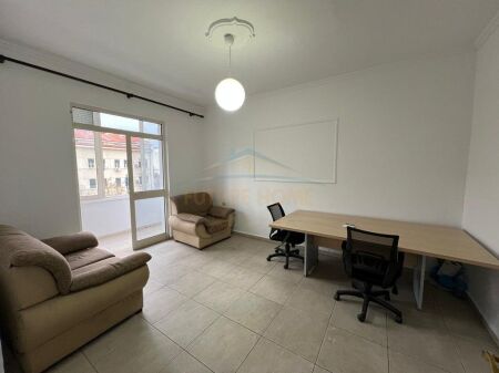 Jap me qera apartament 2+1 ne Bulevardin Zogu I