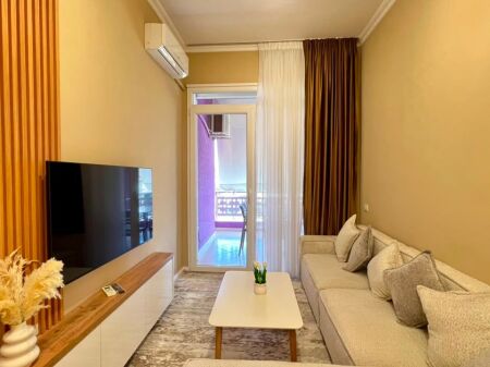 Me Qera: Premium Apt 1+1 +1 GarazhKopshti Botanik(Prane Xhamise) - Kati.4 - S.70m² - 70,000 Leke/Muaj || E Pabanuar me pare 100% e Re