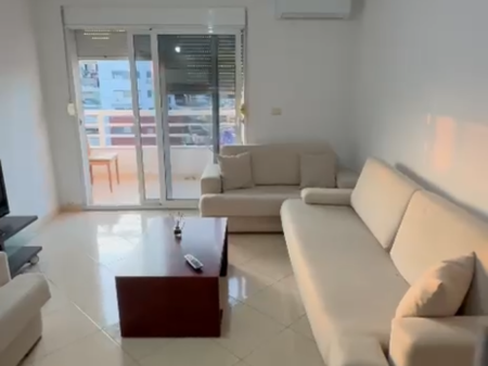  Jepet me qira apartament 2+1+2  Tek Shkolla e Kuqe, Rr. Riza Cerova