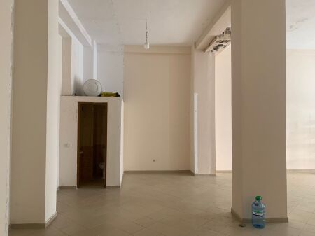 Locale commerciale ad Astir
